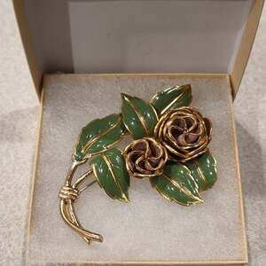 Vintage Purple Cabbage Roses with Green Leaves & Gold Tone Stem & Accents Brooch
